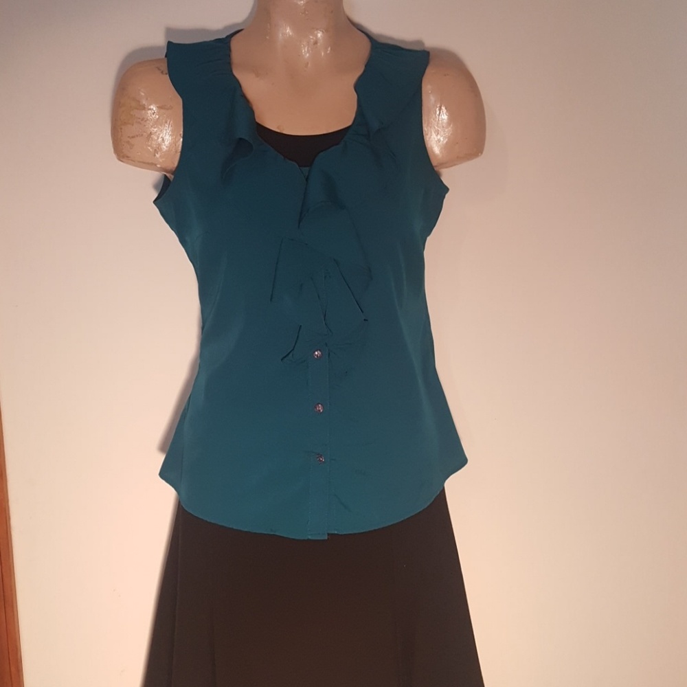 Sassy Banana Republic sleeveless top